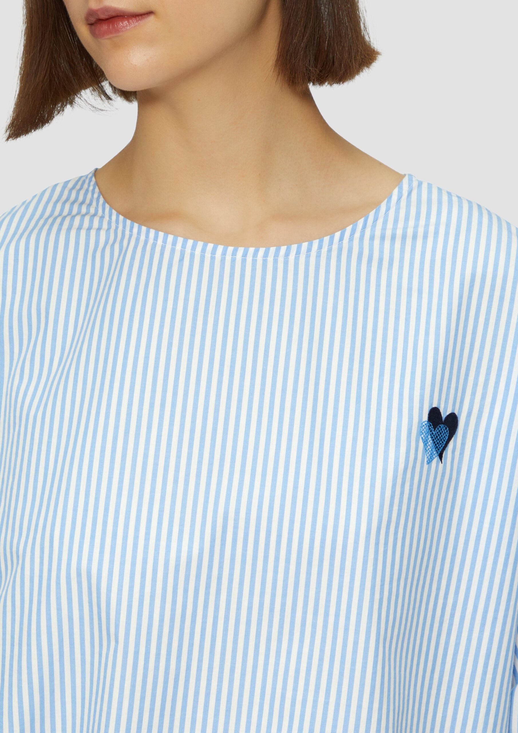 Oversized Baumwollbluse mit Herz-Stickerei
