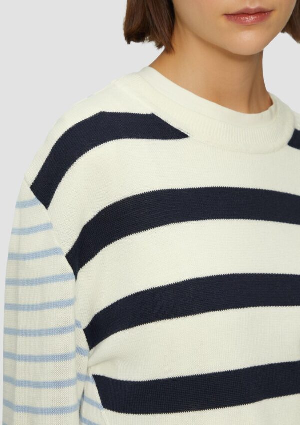 Rundhals-Pullover im Streifenmix