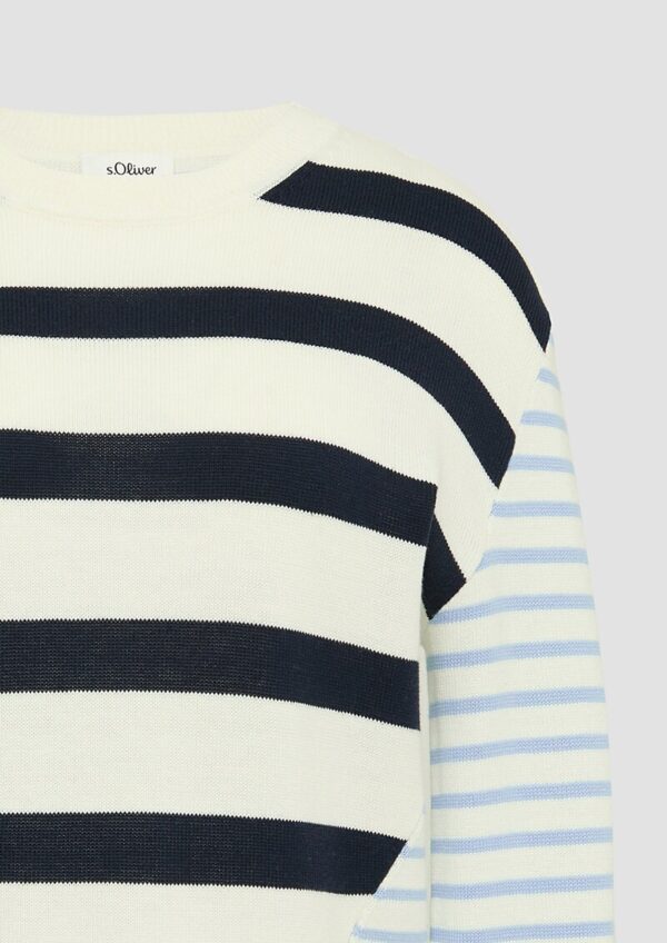 Rundhals-Pullover im Streifenmix