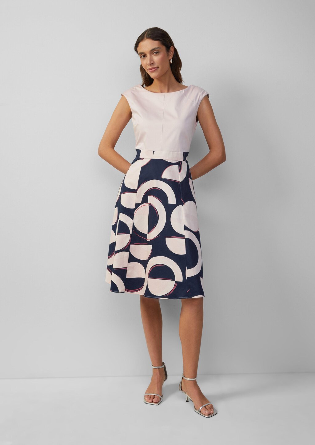 Ausgestelltes Etuikleid aus Baumwollmix