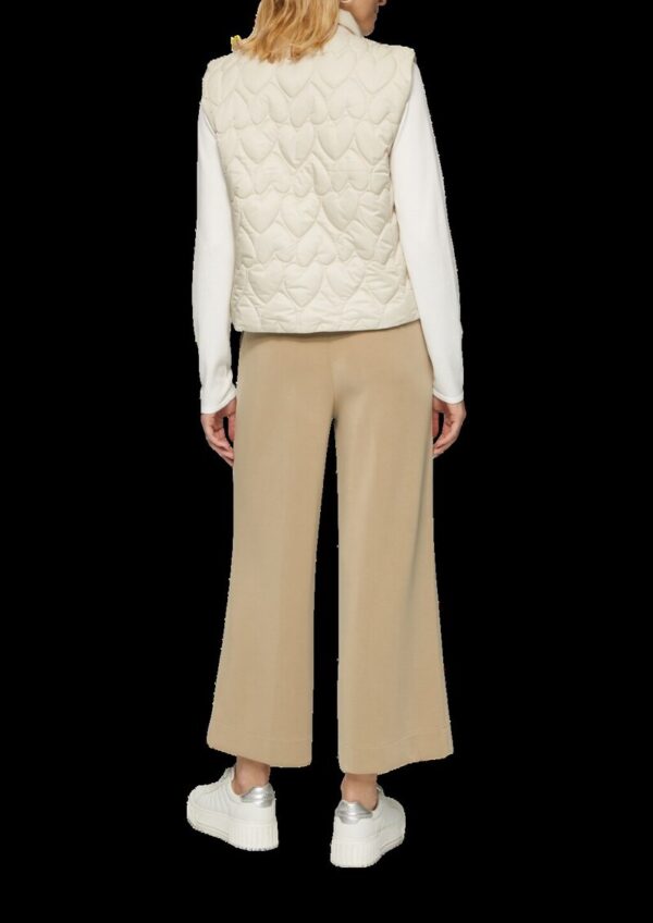 Verkürzte Steppweste mit Herzmuster