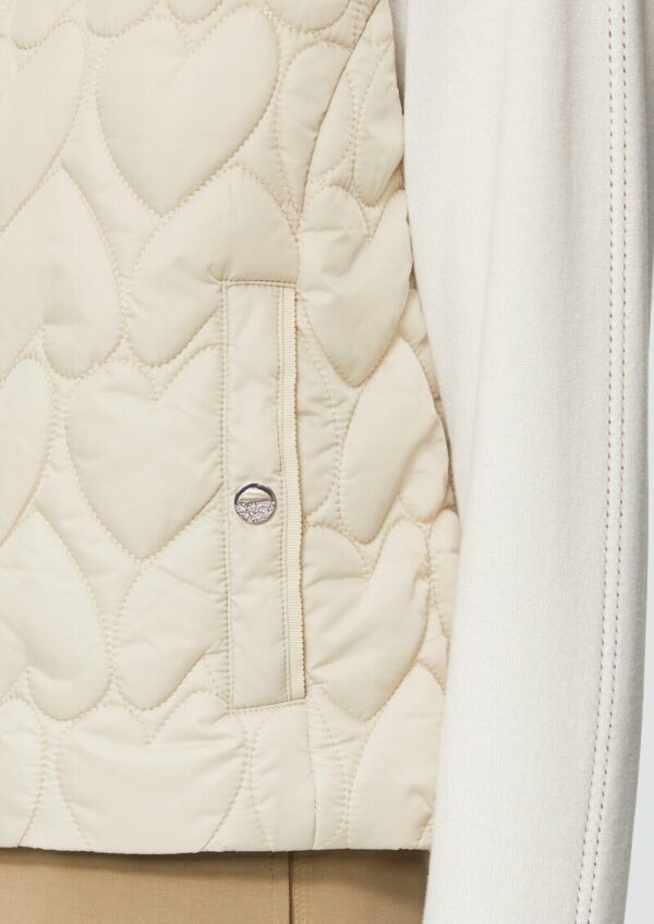 Verkürzte Steppweste mit Herzmuster