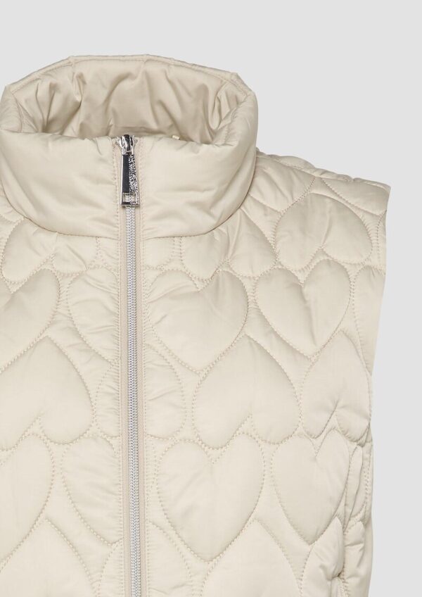 Verkürzte Steppweste mit Herzmuster
