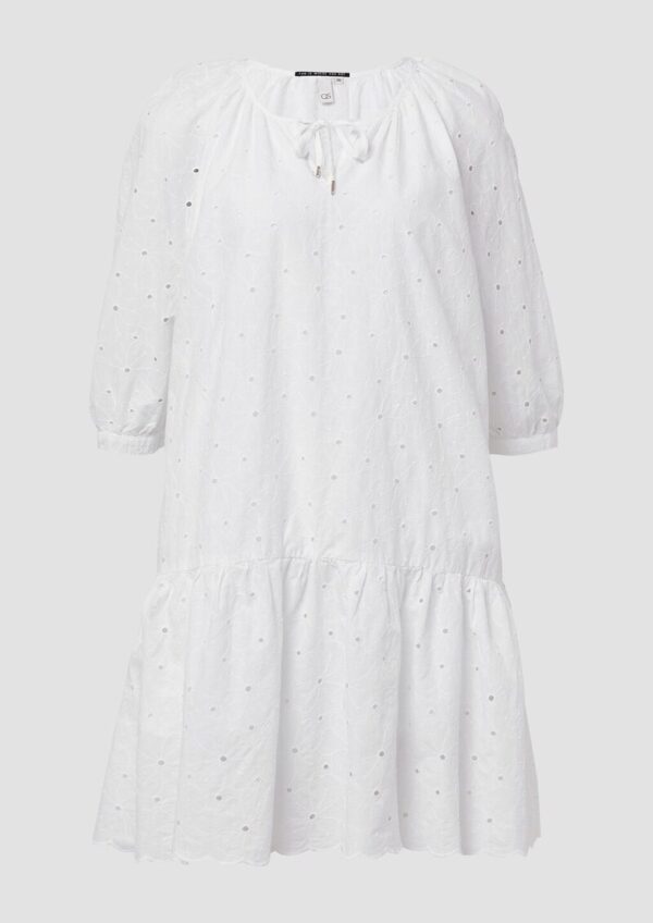 Leichtes Kleid mit Lochstickerei