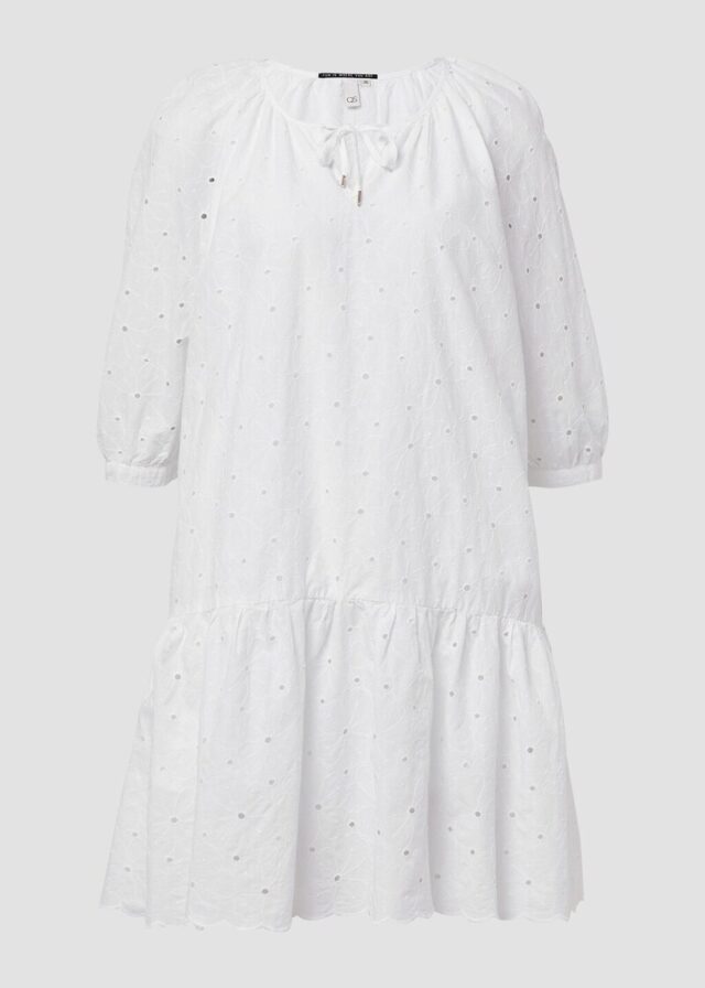 Leichtes Kleid mit Lochstickerei