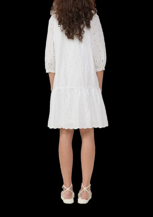 Leichtes Kleid mit Lochstickerei