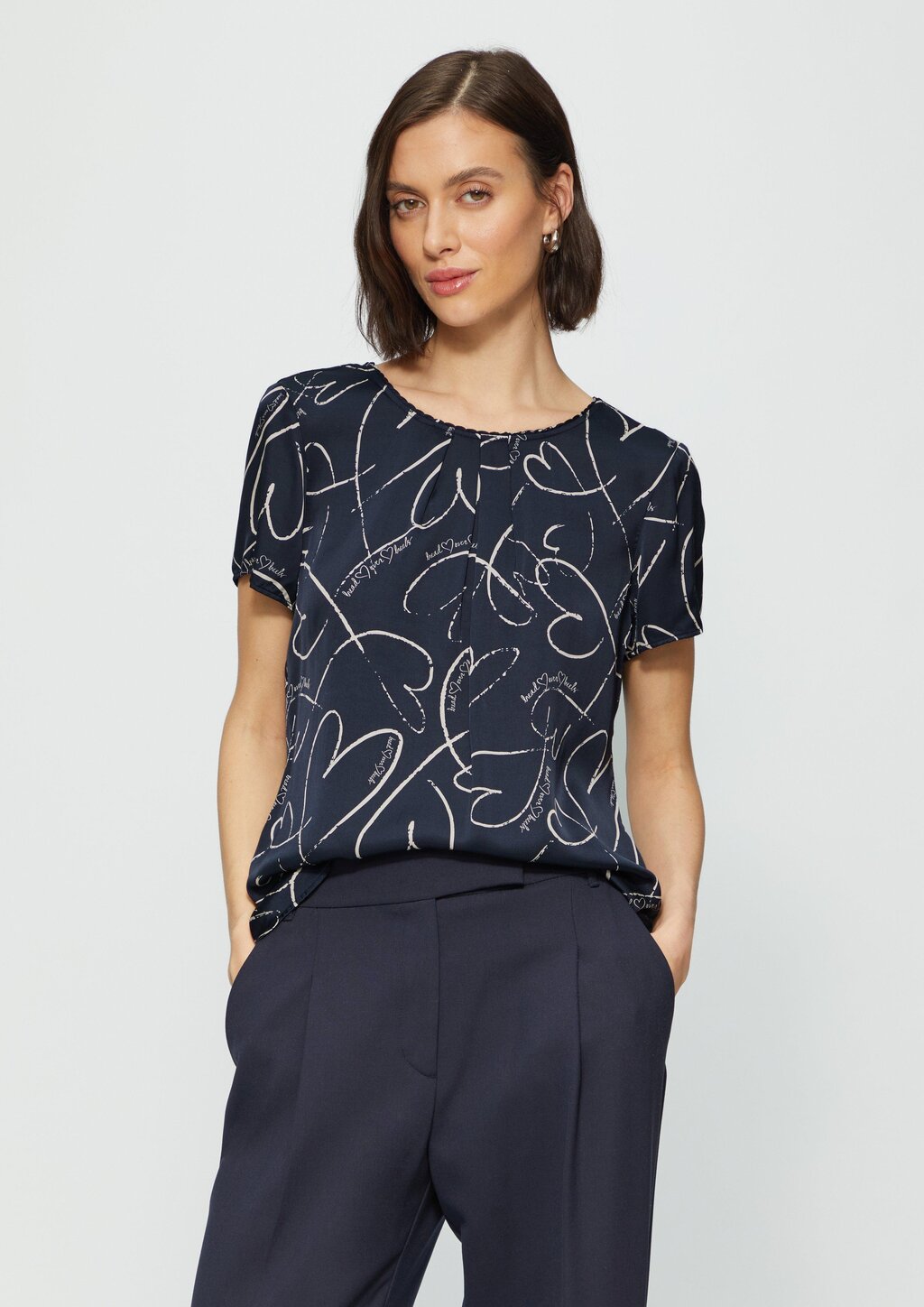 Leichte Satinbluse mit Schmuckkante