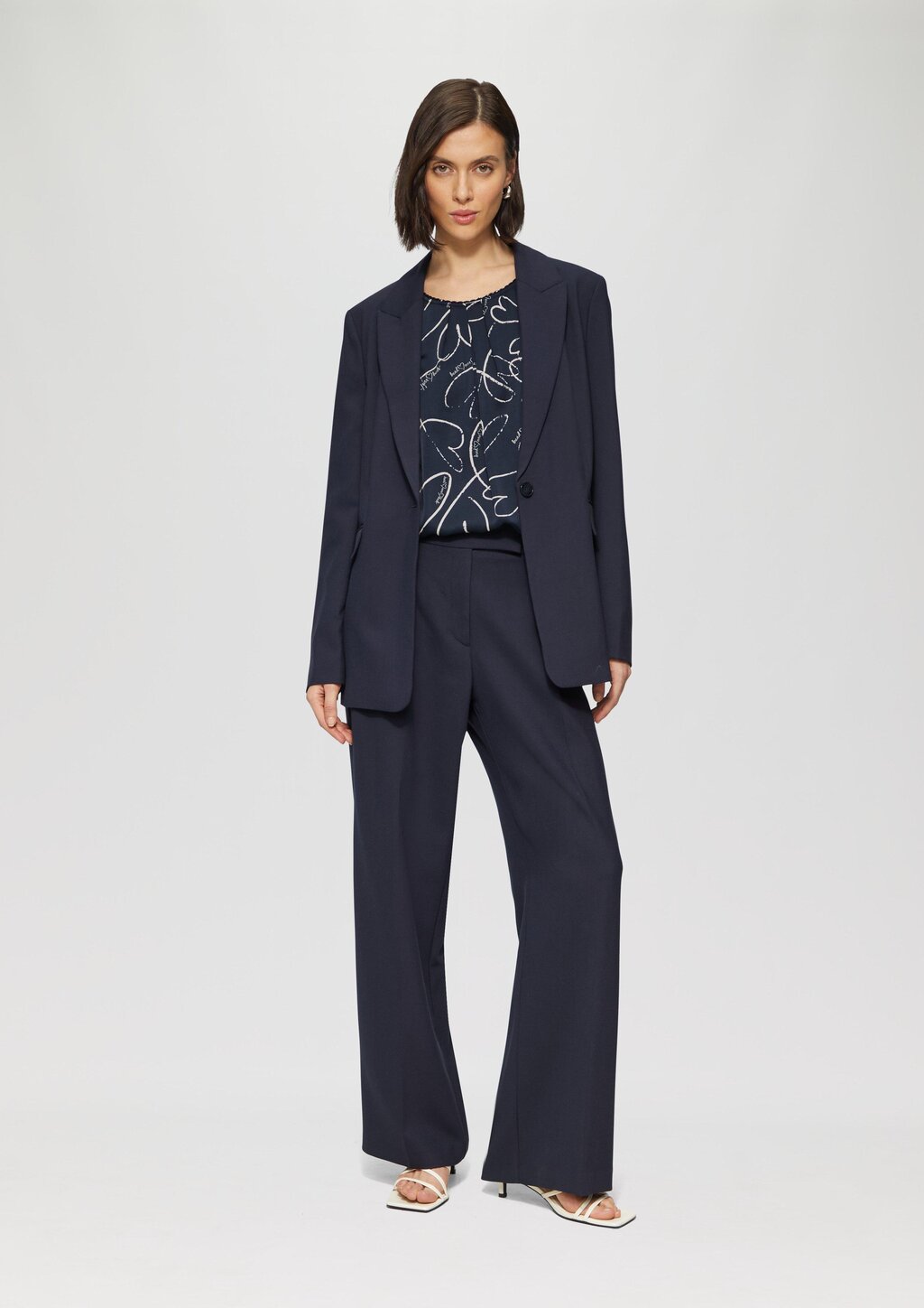 Leichte Satinbluse mit Schmuckkante