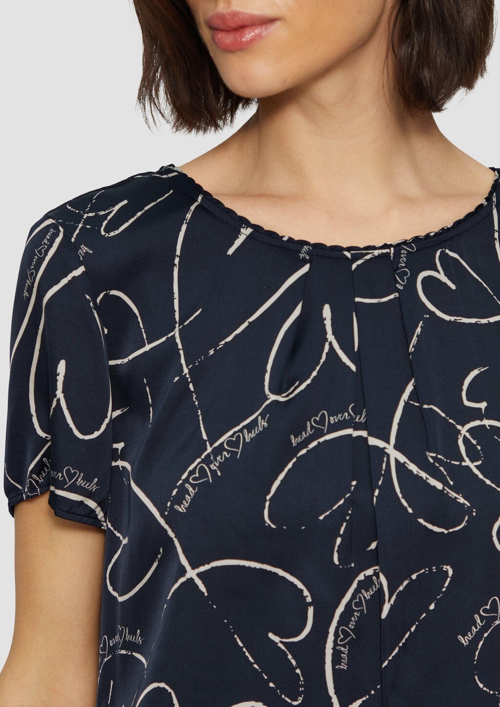 Leichte Satinbluse mit Schmuckkante