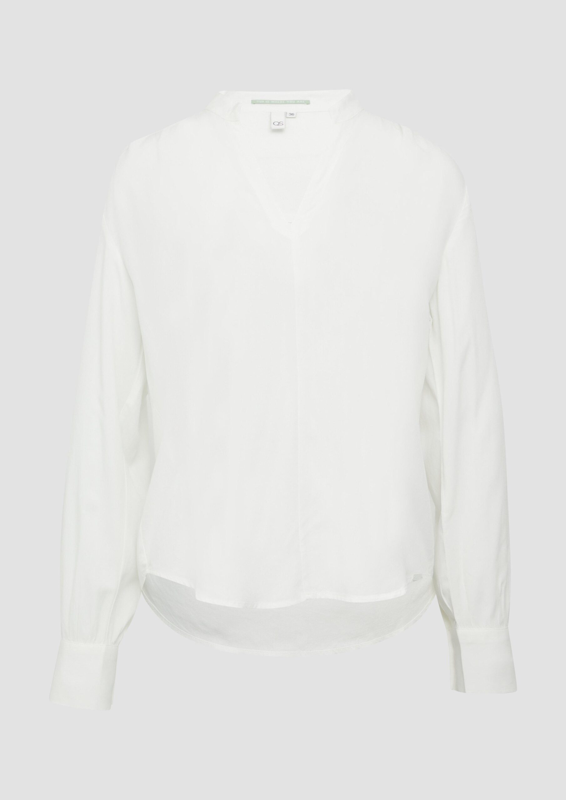 Viskosebluse mit Smok-Detail an der Schuler