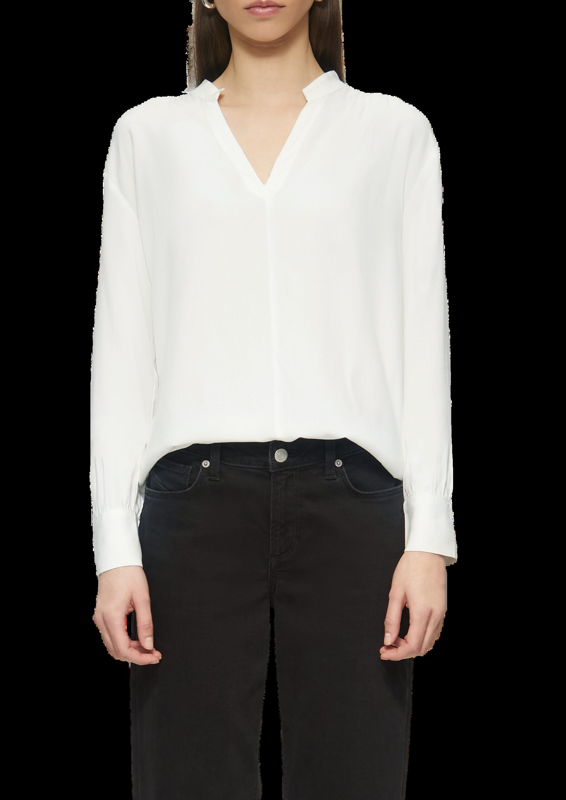 Viskosebluse mit Smok-Detail an der Schuler