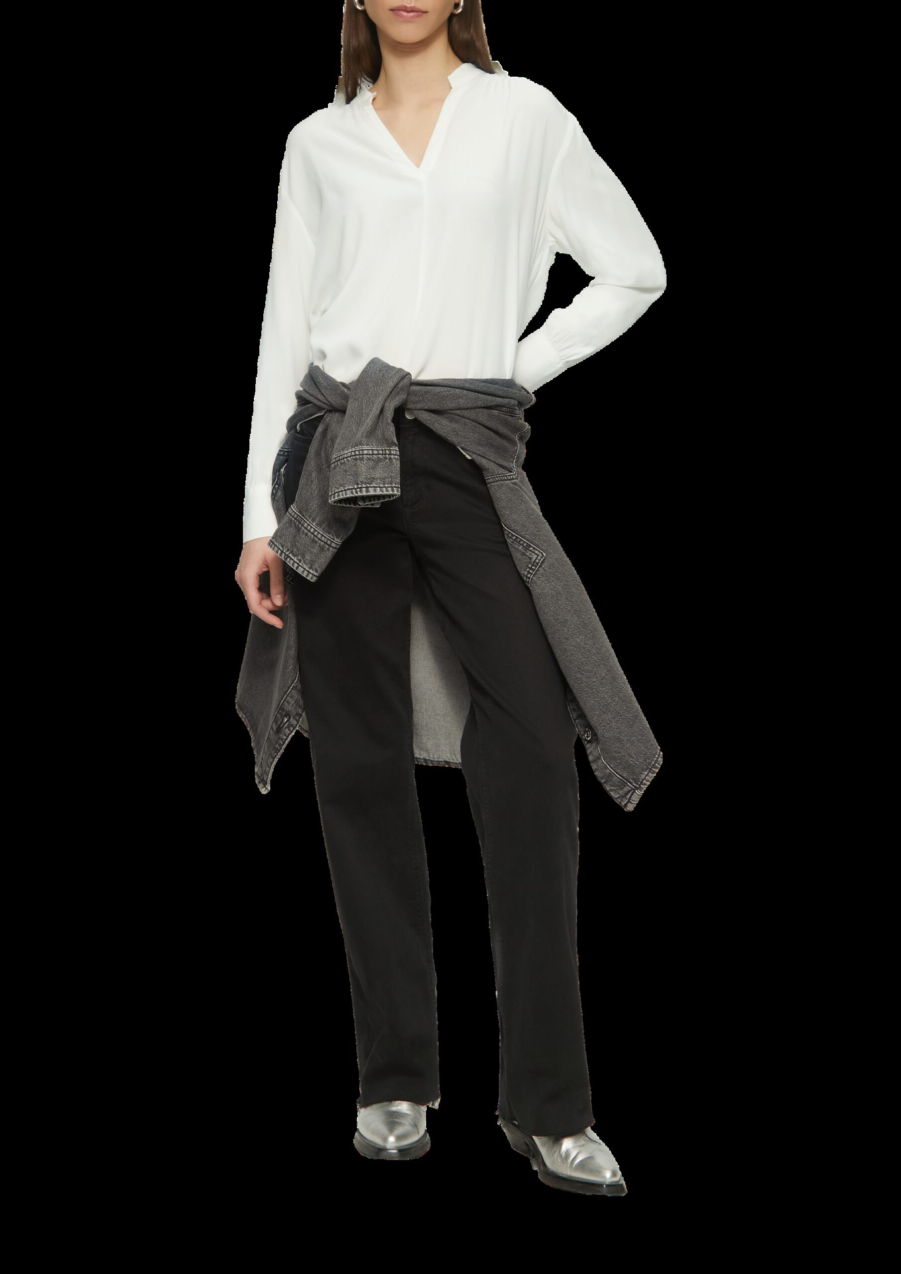 Viskosebluse mit Smok-Detail an der Schuler