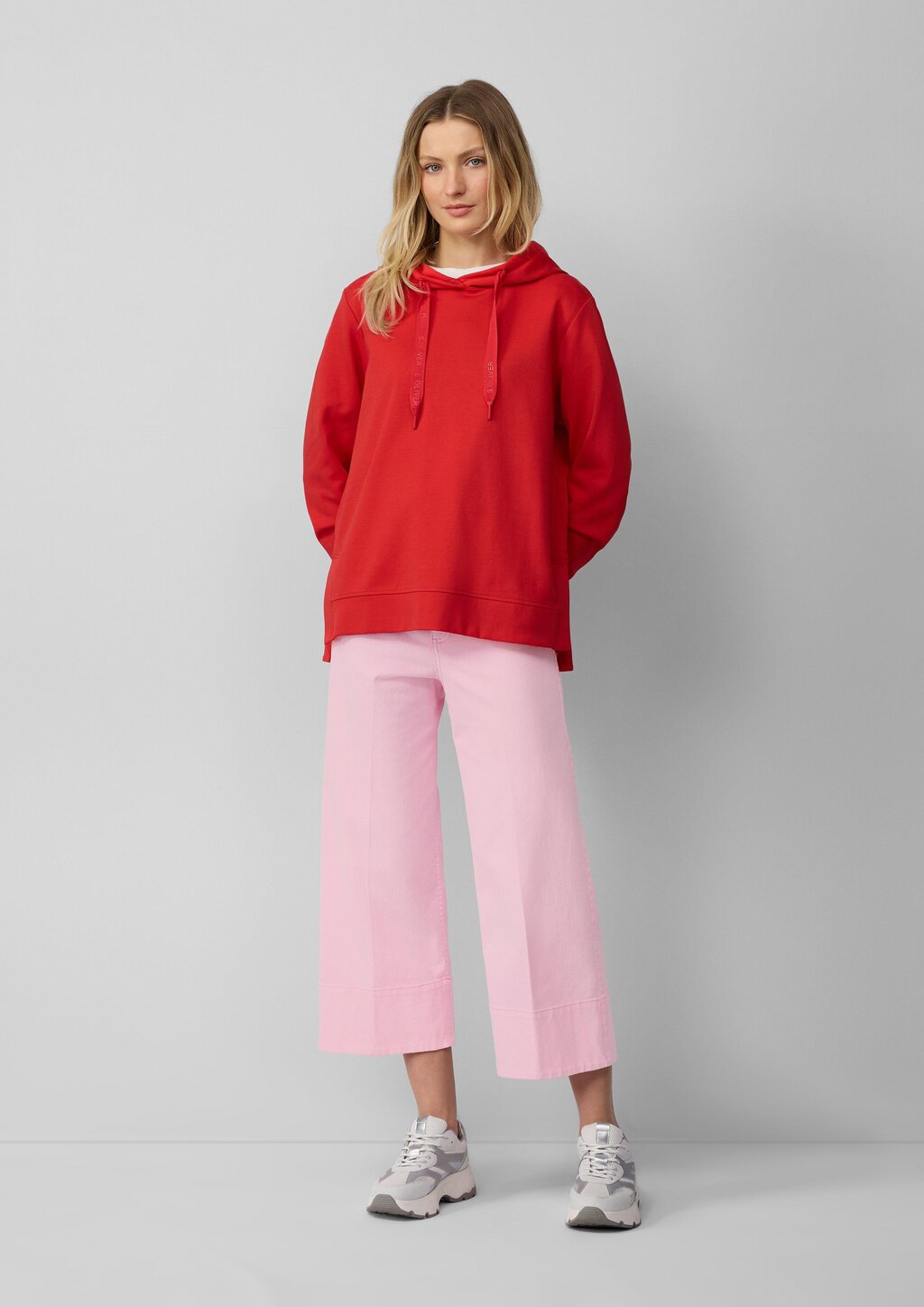 Weiches Kapuzensweatshirt mit seitlichen Schlitzen