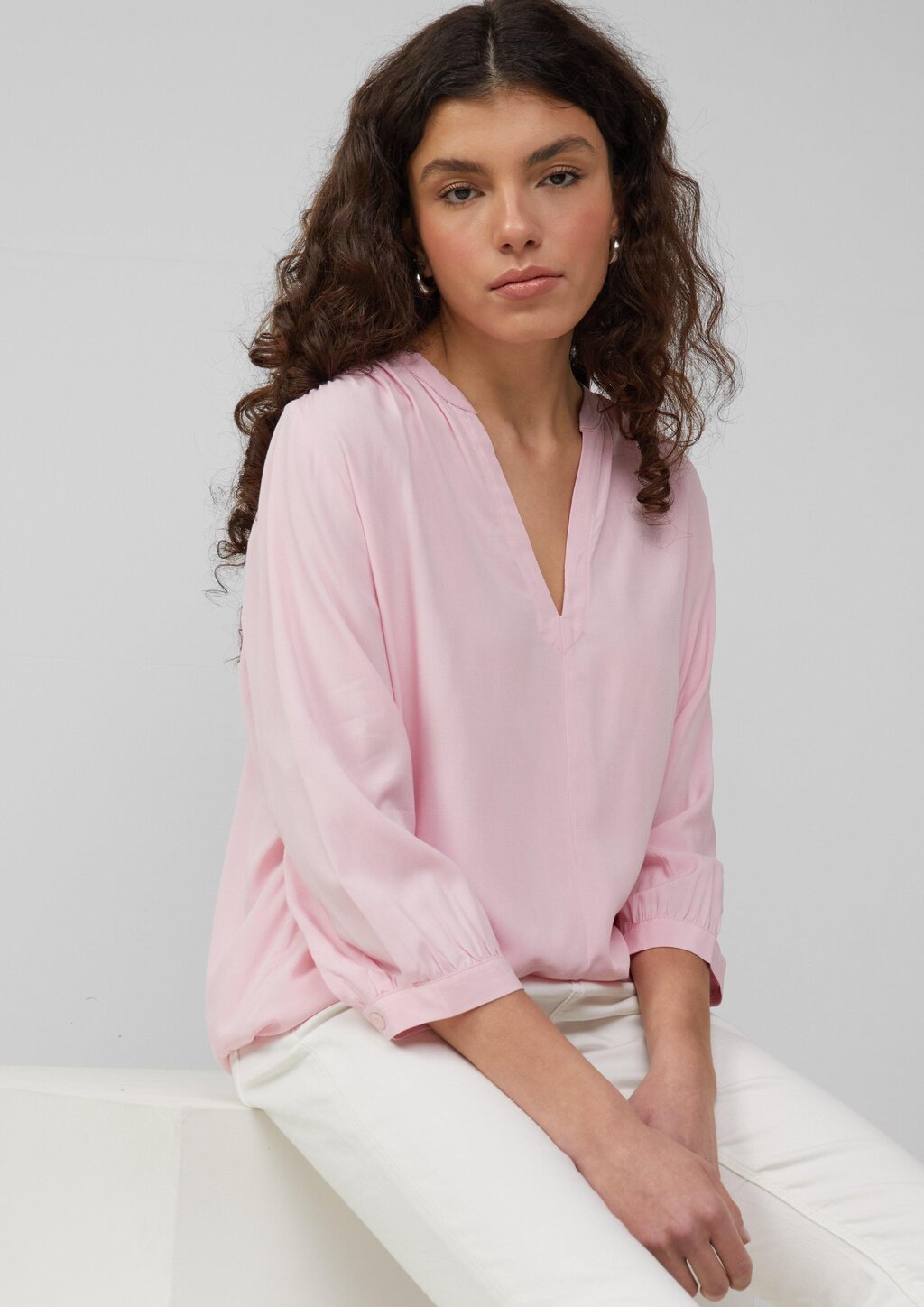 Viskose-Bluse mit Raffung an der Schulter