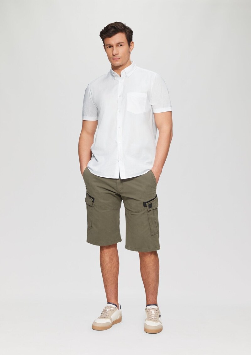 Regular Fit: Kurzarmhemd mit Struktur-Streifen und Button-Down-Kragen