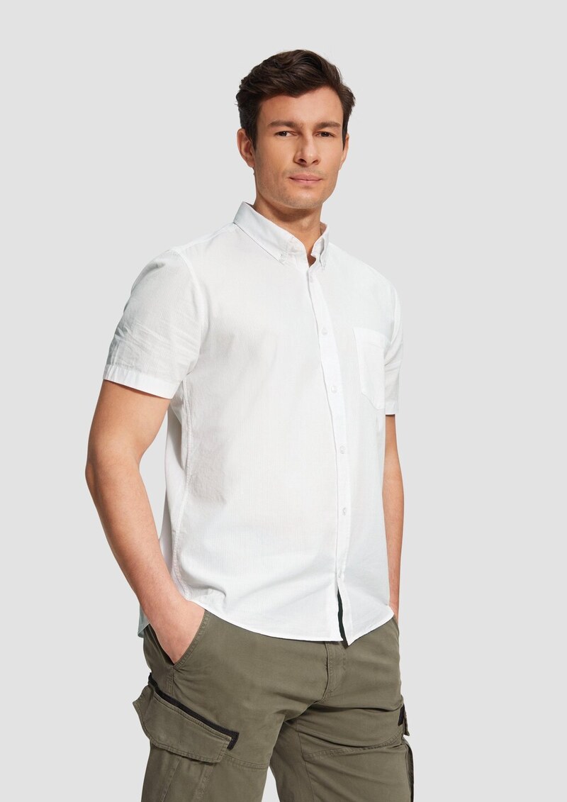 Regular Fit: Kurzarmhemd mit Struktur-Streifen und Button-Down-Kragen
