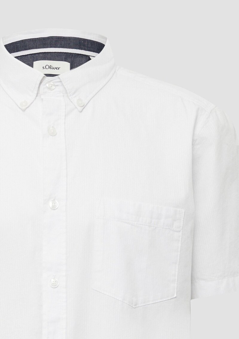 Regular Fit: Kurzarmhemd mit Struktur-Streifen und Button-Down-Kragen