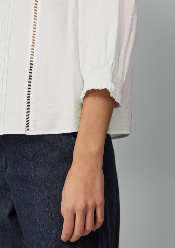 Bluse mit Rüschenkragen und Biesenfalten