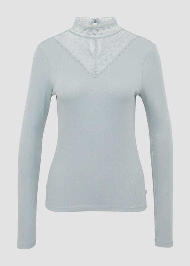Schmales Rippshirt mit Spitzeneinsatz am Ausschnitt