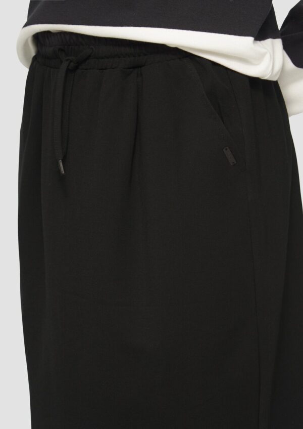 Rock aus elastischem Interlockjersey