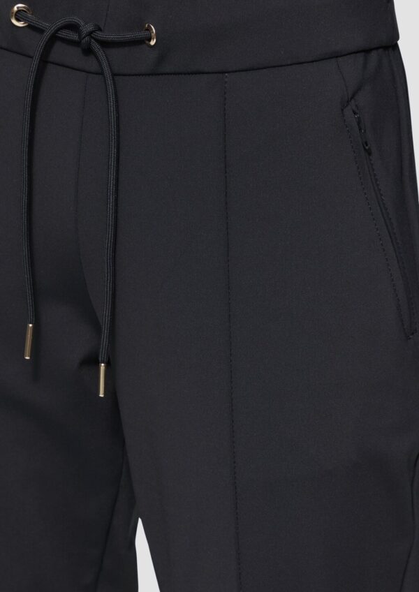 Jogpants mit Elastikbund und seitlichen Eingrifftaschen