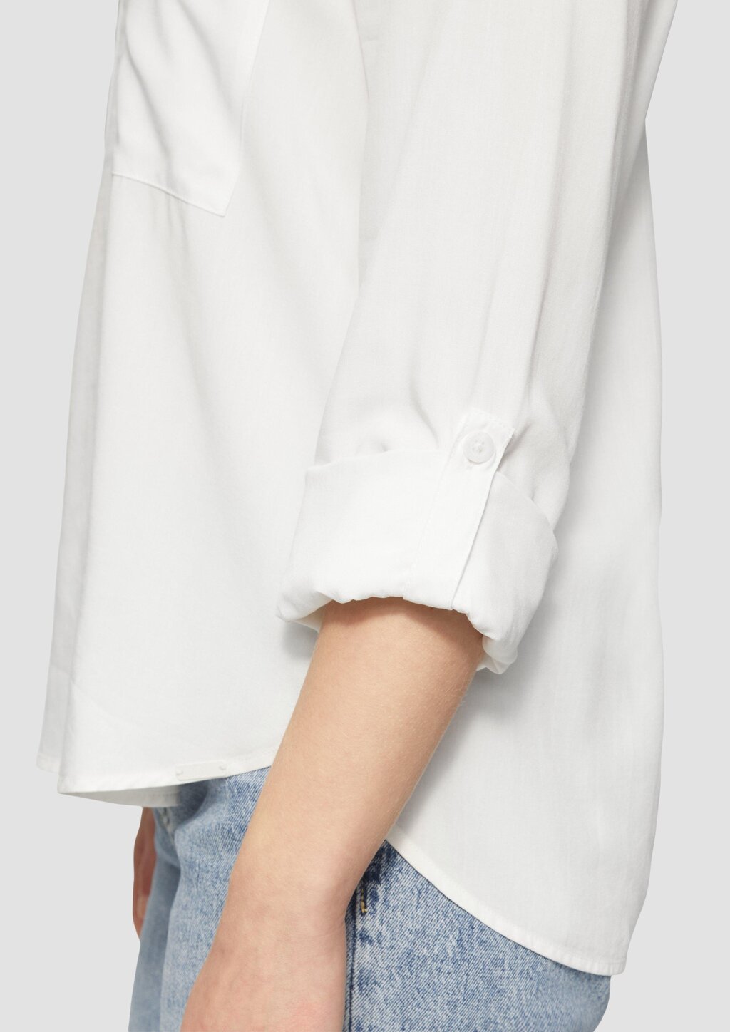 Viskosebluse mit Turn-up und aufgesetzten Taschen