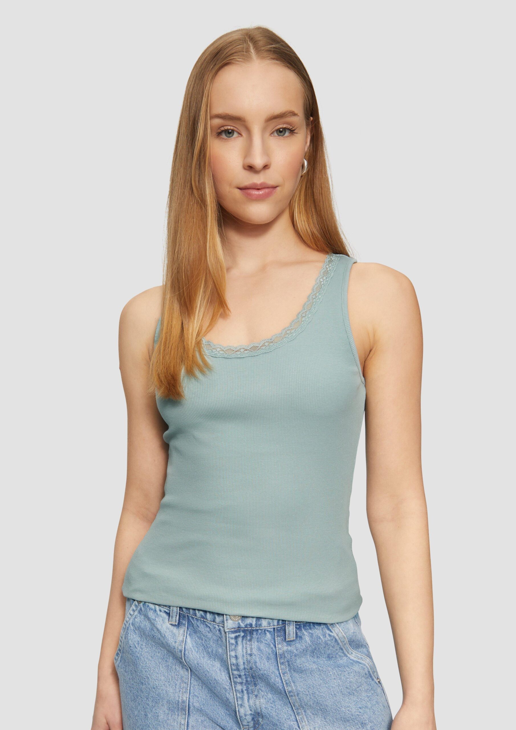 Ripptop mit Spitze am Ausschitt