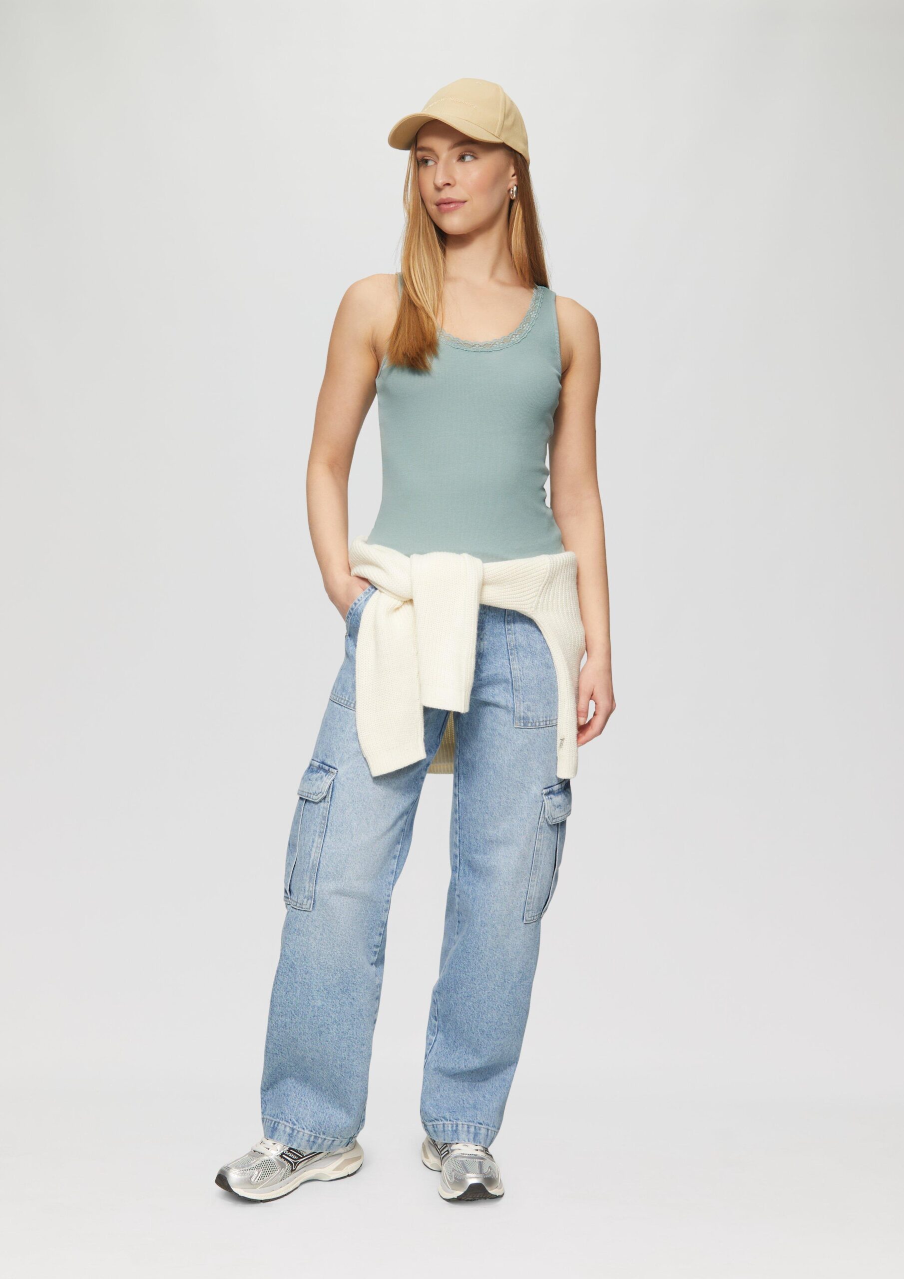 Ripptop mit Spitze am Ausschitt