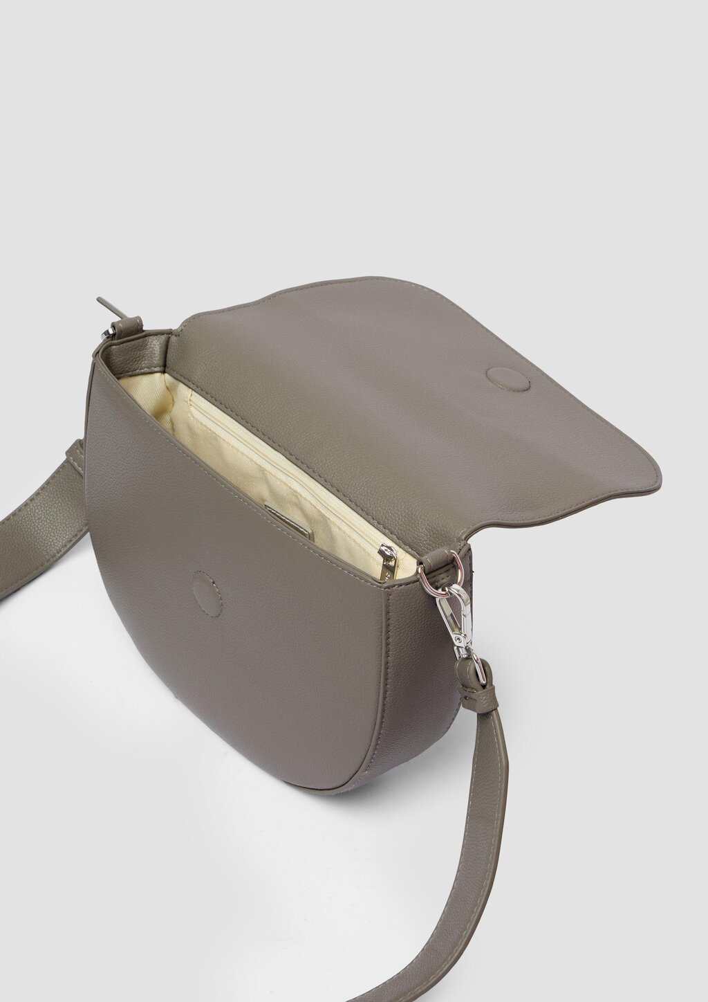 Crossbody-Bag mit Logo-Detail und Überschlag mit Magnetknopf