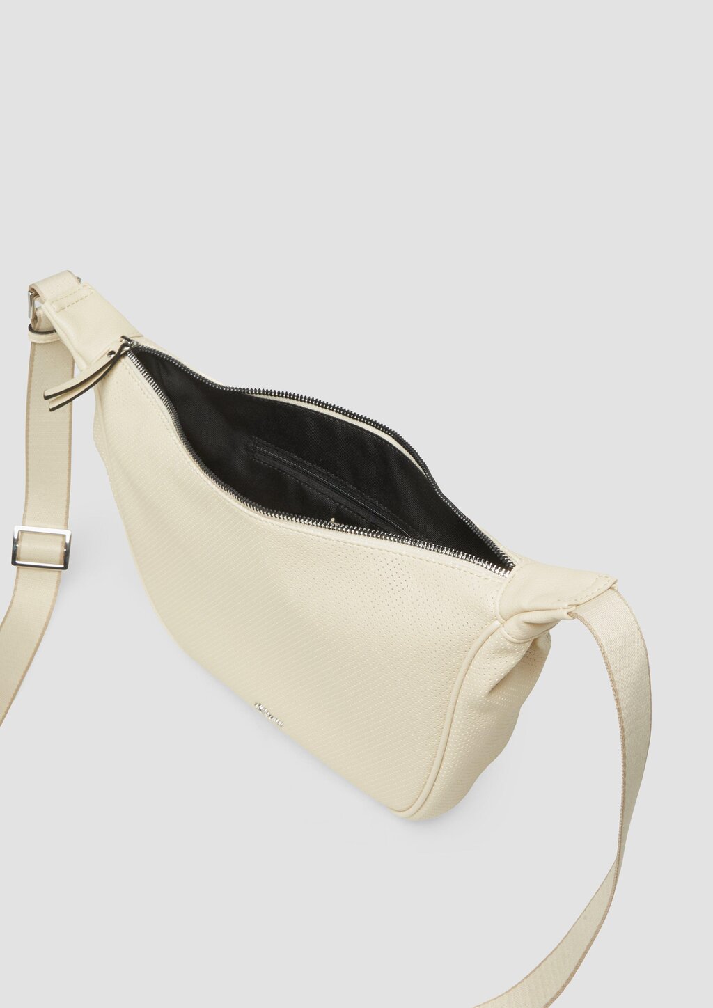 Schulter-Tasche mit Lochmuster und Logo-Detail