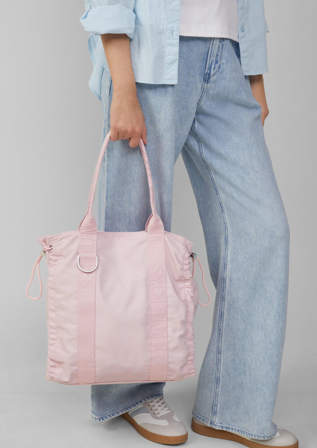 Shopper mit Logo und Kordelzug-Details