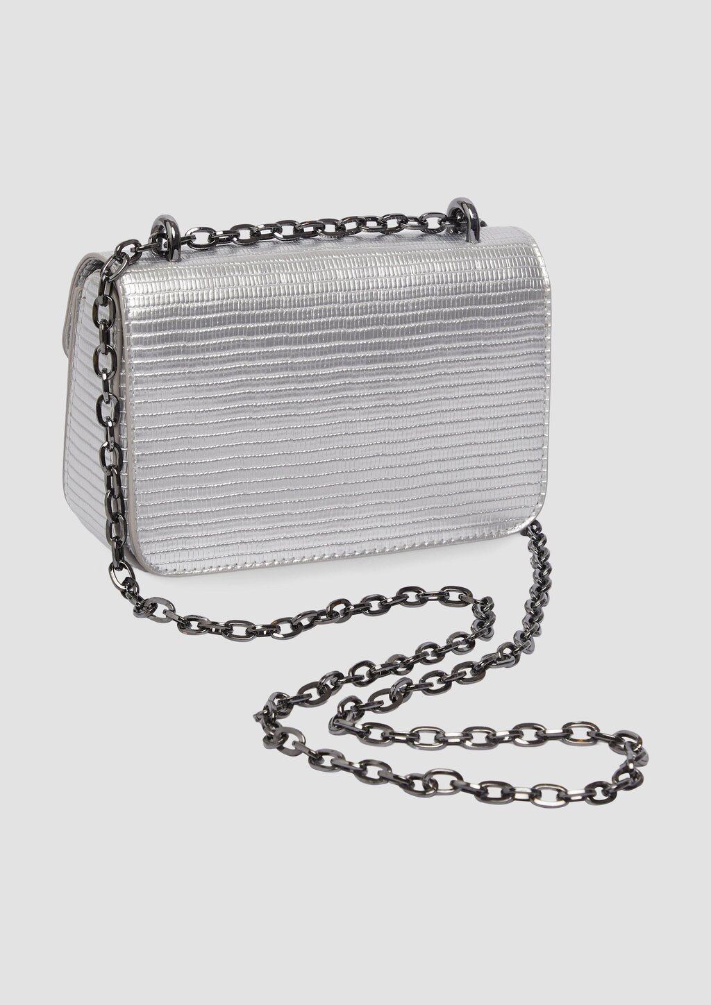 Handliche Envelope-Bag mit Ketten-Schultergurt und Überschlag mit Magnetverschluss