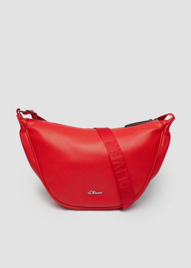 Schultertasche mit Logo auf dem längenverstellbaren Schultergurt