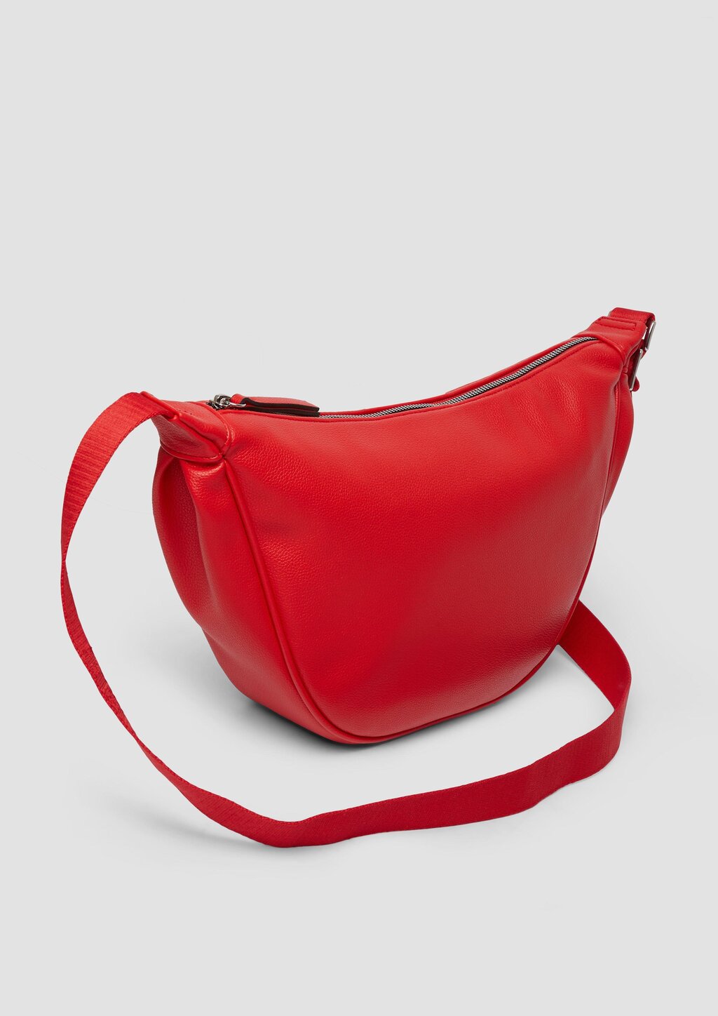 Schultertasche mit Logo auf dem längenverstellbaren Schultergurt