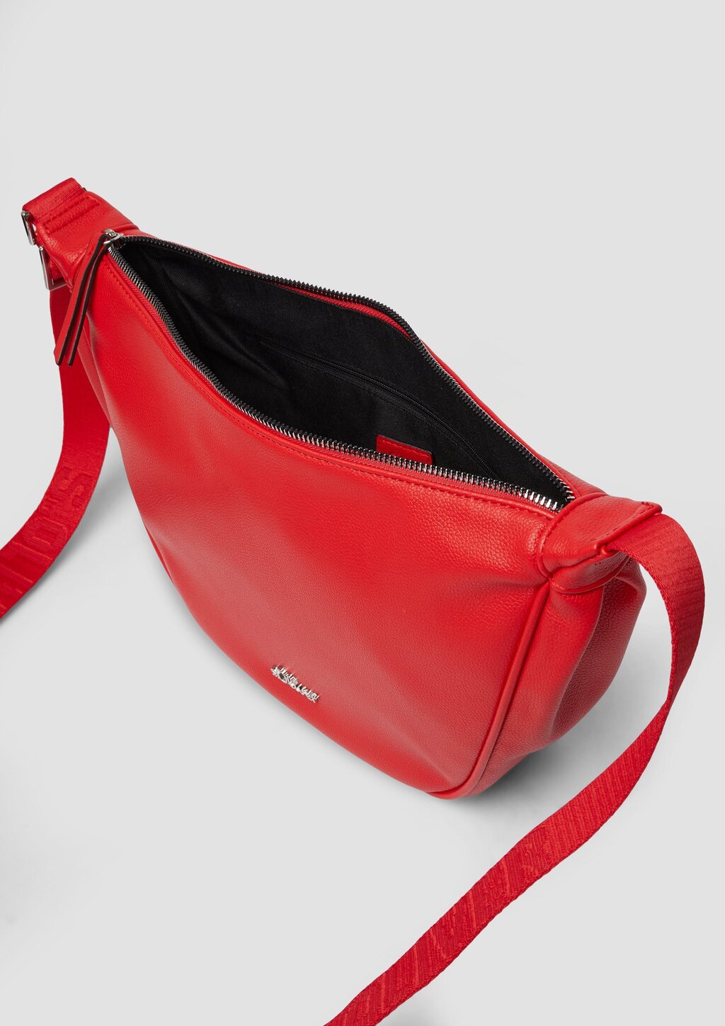 Schultertasche mit Logo auf dem längenverstellbaren Schultergurt