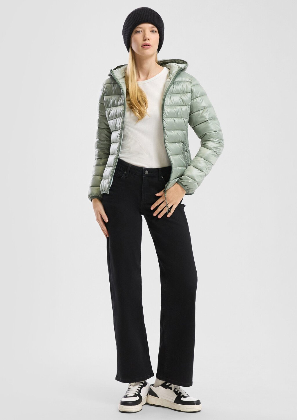 Leicht wattierte Steppjacke mit Kapuze