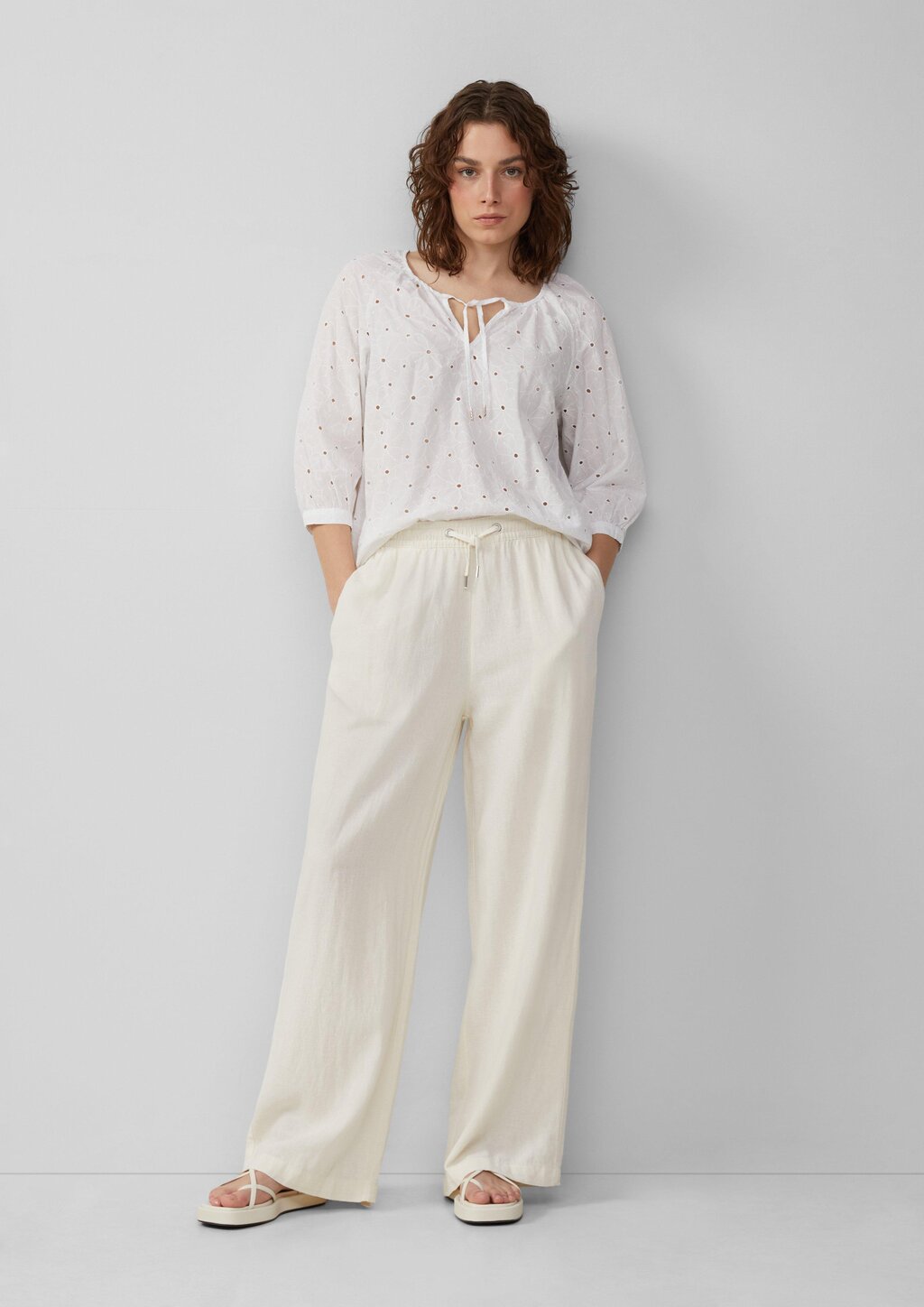 Leinenmixhose mit Gummizug und weitem Bein