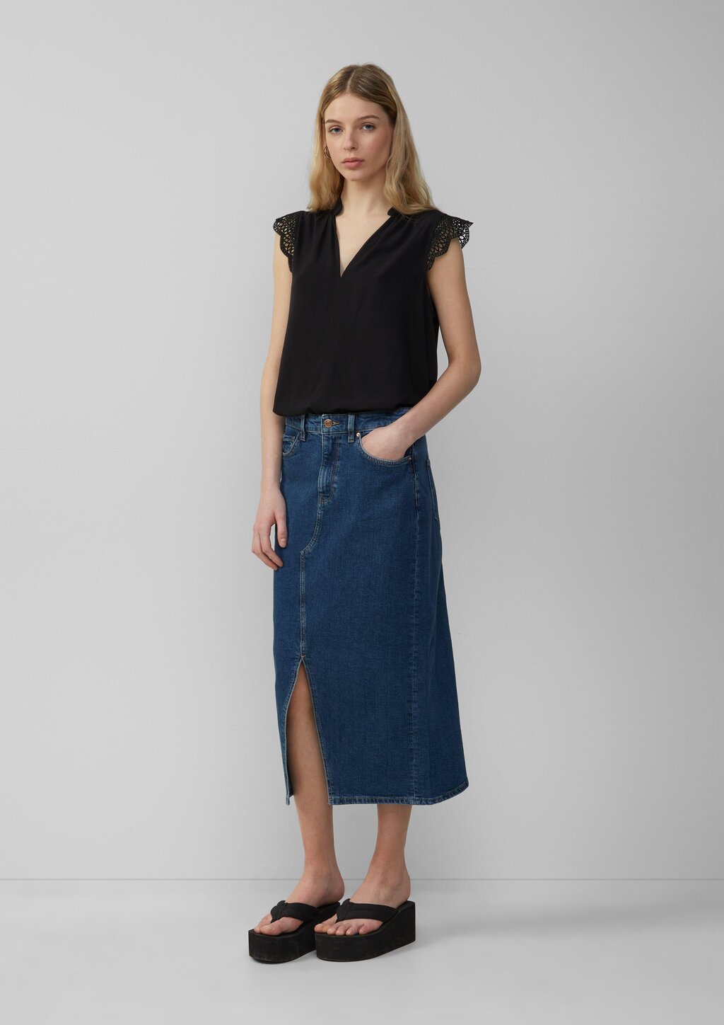 Locker geschnittenes Blusentop aus Viskose