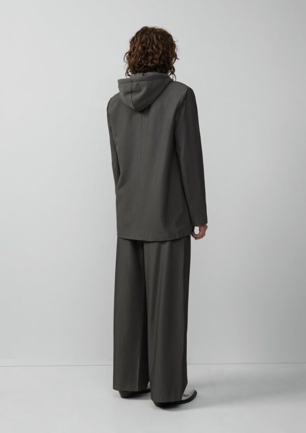 Nadelstreifenblazer mit abnehmbarer Kapuze