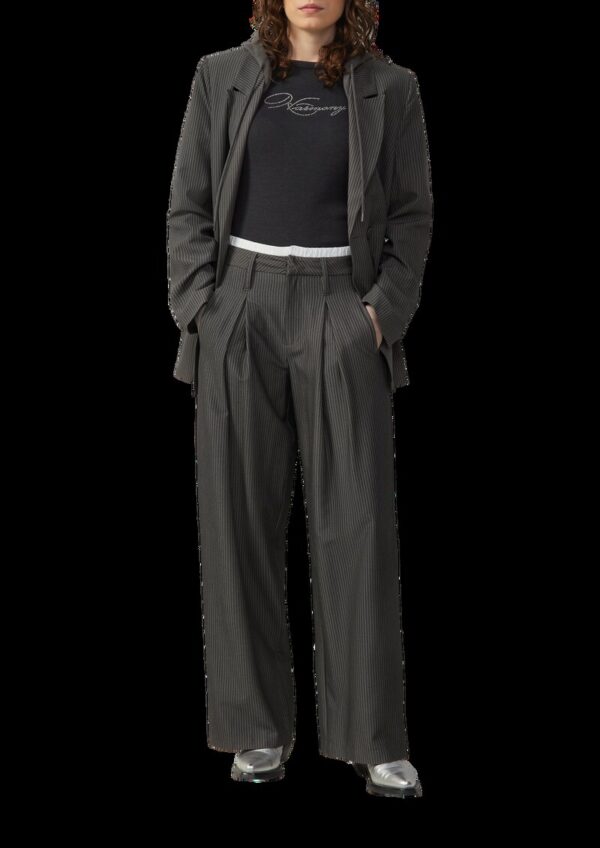 Nadelstreifenblazer mit abnehmbarer Kapuze