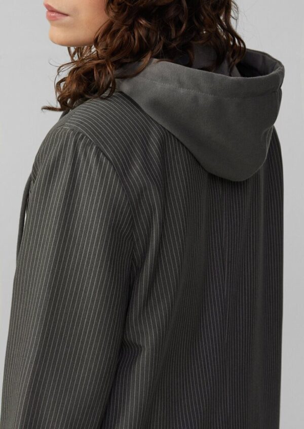 Nadelstreifenblazer mit abnehmbarer Kapuze