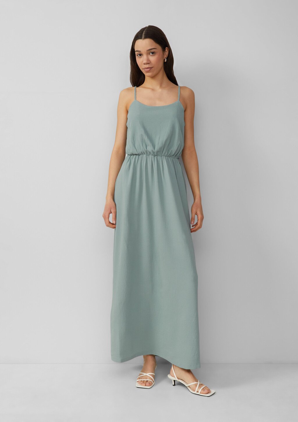 Langes Kleid mit Spaghettiträgern