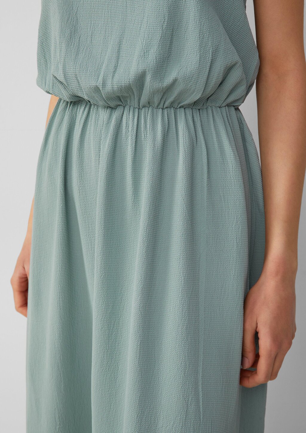 Langes Kleid mit Spaghettiträgern