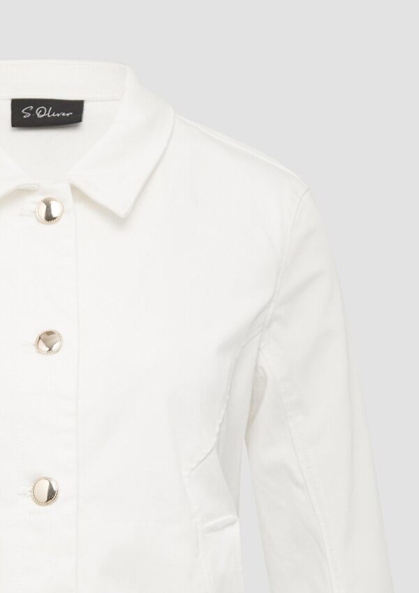 Verkürzte Jeansjacke mit Hemdkragen