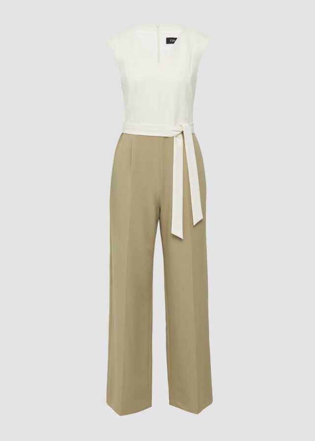 Taillierter Jumpsuit mit Wide Leg und Teilungsnähten