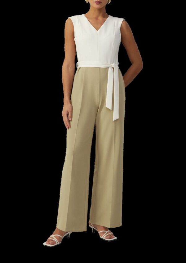 Taillierter Jumpsuit mit Wide Leg und Teilungsnähten