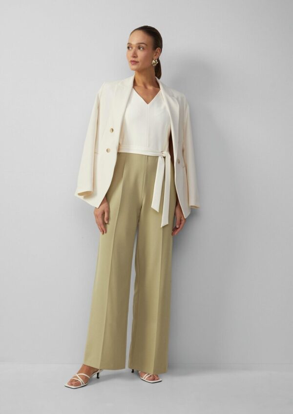 Taillierter Jumpsuit mit Wide Leg und Teilungsnähten