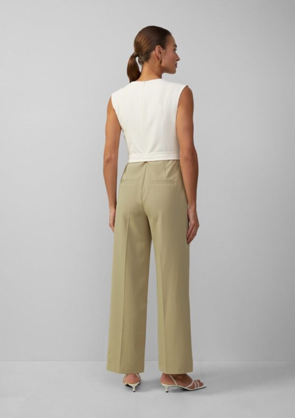 Taillierter Jumpsuit mit Wide Leg und Teilungsnähten