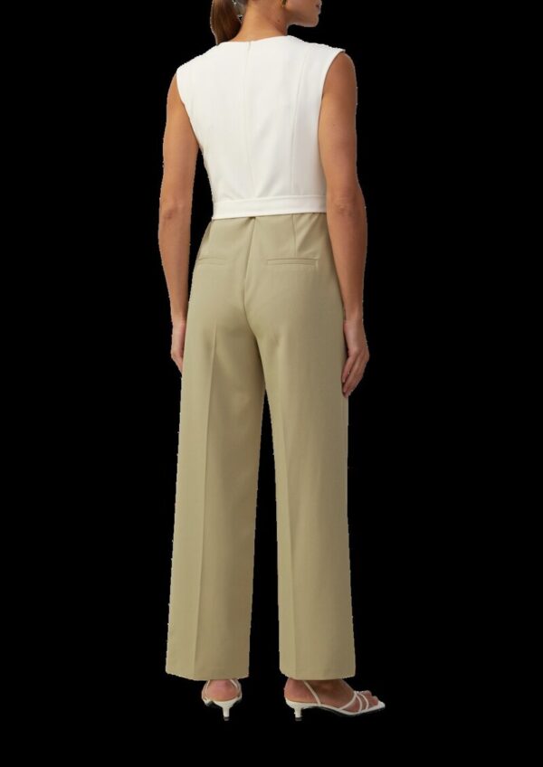 Taillierter Jumpsuit mit Wide Leg und Teilungsnähten