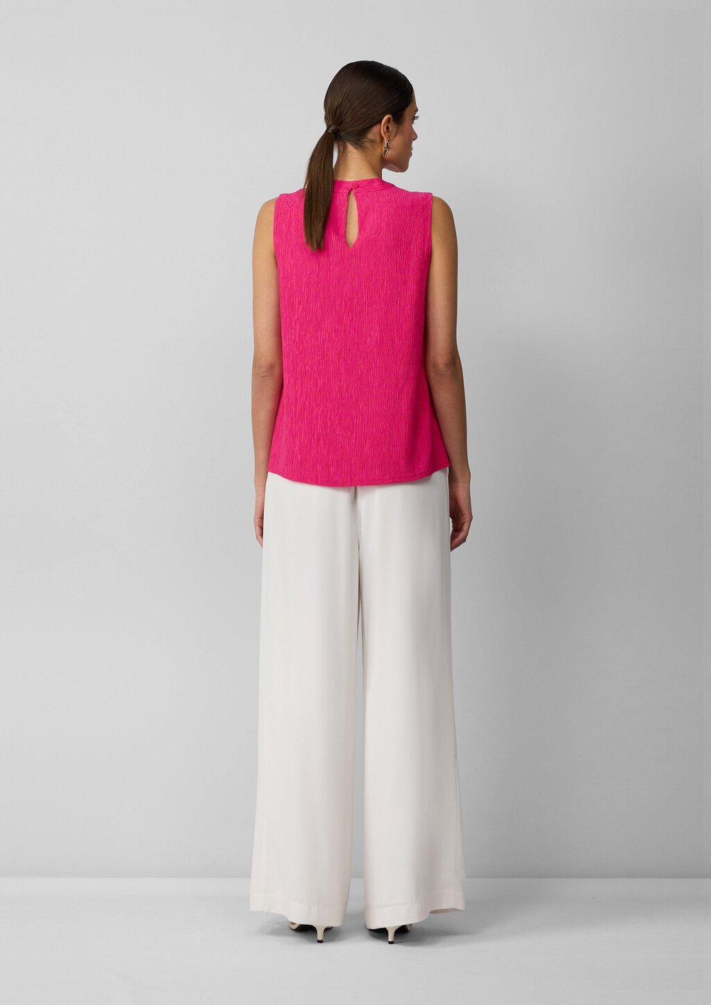 Strukturiertes Blusentop mit abnehmbarer Brosche